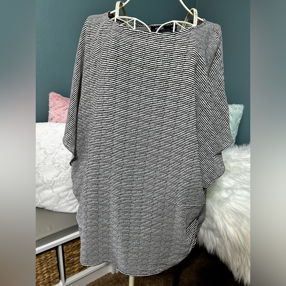 Black & White Striped Short Sleeve Pullover Blouse w/ruched sides